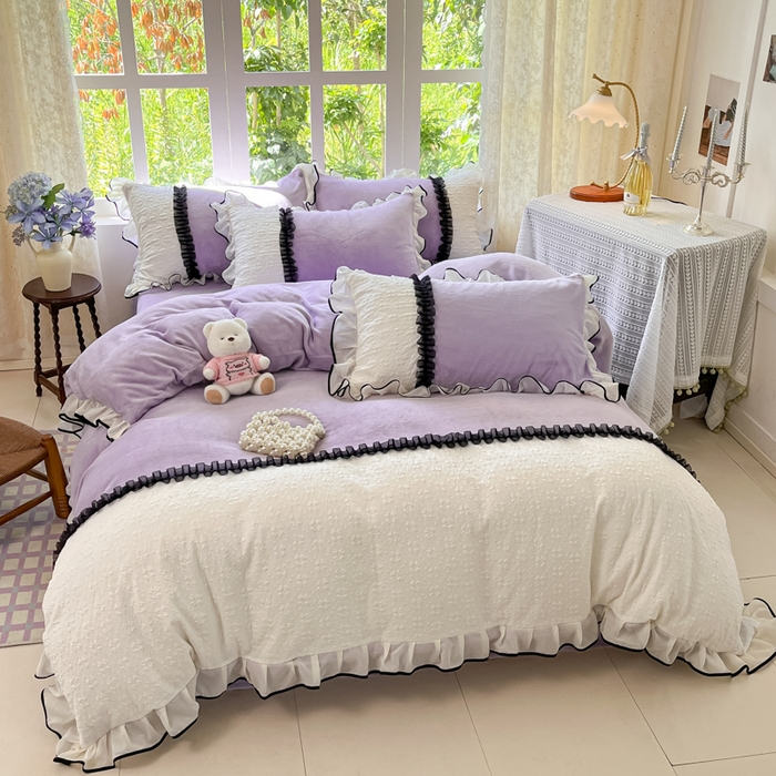 91家纺网 家纺一手货源 找家纺 艺玲家纺 2025新款牛奶绒韩版蕾丝四件套-花香梦境绒 花香梦境绒-浅紫