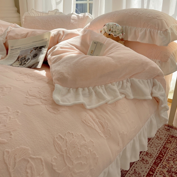 91家纺网 家纺一手货源 找家纺 六巷胡同 2025新款韩版知画牡丹A类牛奶绒花边款四件套 知画牡丹-粉