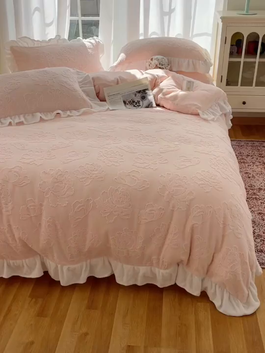 91家纺网 家纺一手货源 找家纺 六巷胡同 2025新款韩版知画牡丹A类牛奶绒花边款四件套 知画牡丹-粉