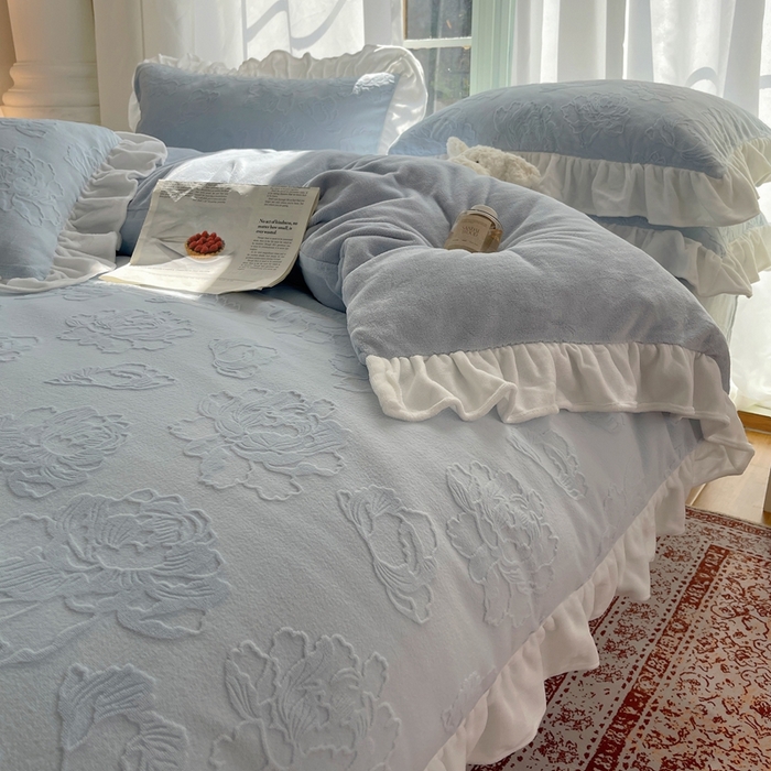 91家纺网 家纺一手货源 找家纺 六巷胡同 2025新款韩版知画牡丹A类牛奶绒花边款四件套 知画牡丹-蓝