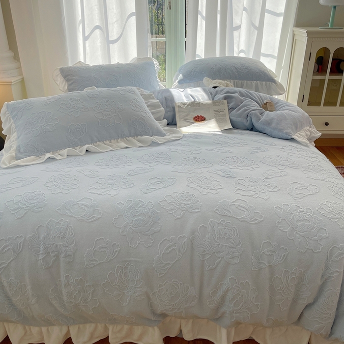 91家纺网 家纺一手货源 找家纺 六巷胡同 2025新款韩版知画牡丹A类牛奶绒花边款四件套 知画牡丹-蓝