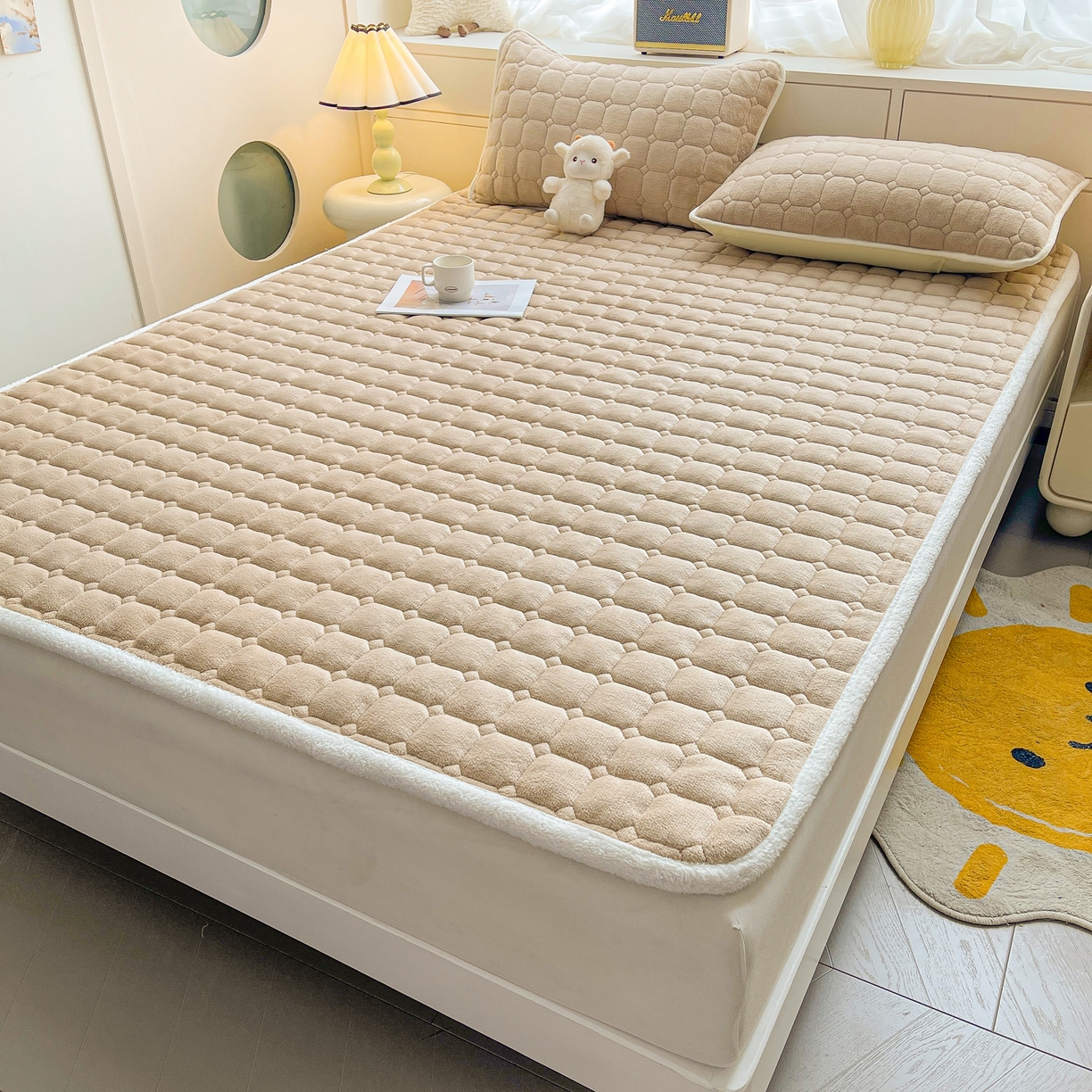 91家纺网 家纺一手货源 找家纺 眠势力 2025新款牛奶绒床垫加绒床褥子秋冬保暖珊瑚绒夹棉床护垫 卡其