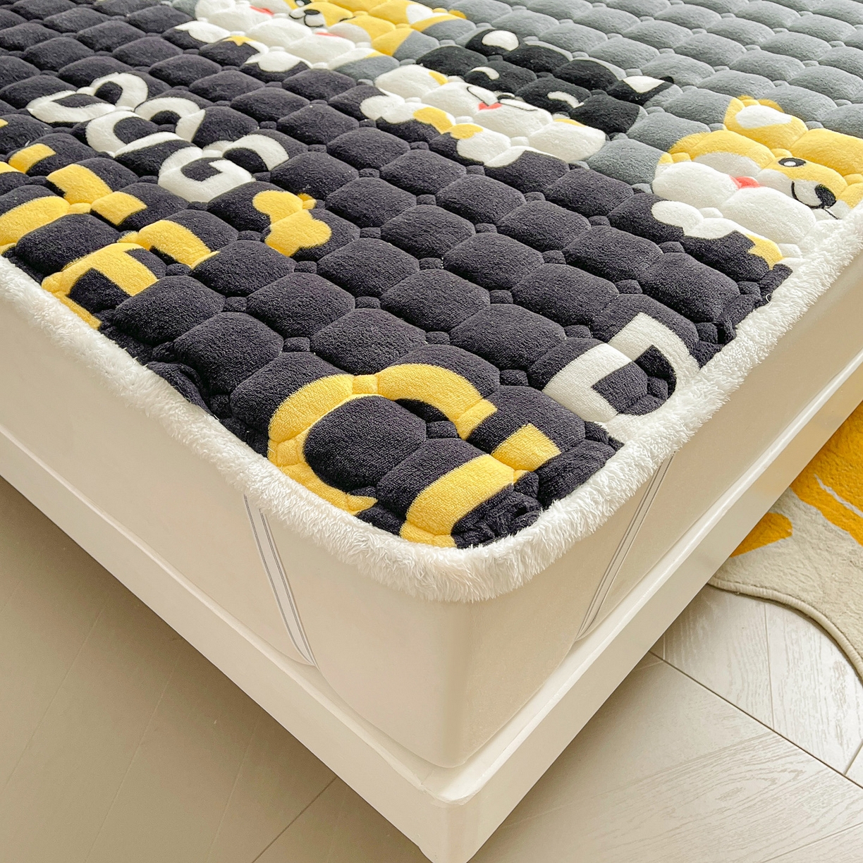 91家纺网 家纺一手货源 找家纺 眠势力 2025新款牛奶绒床垫加绒床褥子秋冬保暖珊瑚绒夹棉床护垫 可爱汪