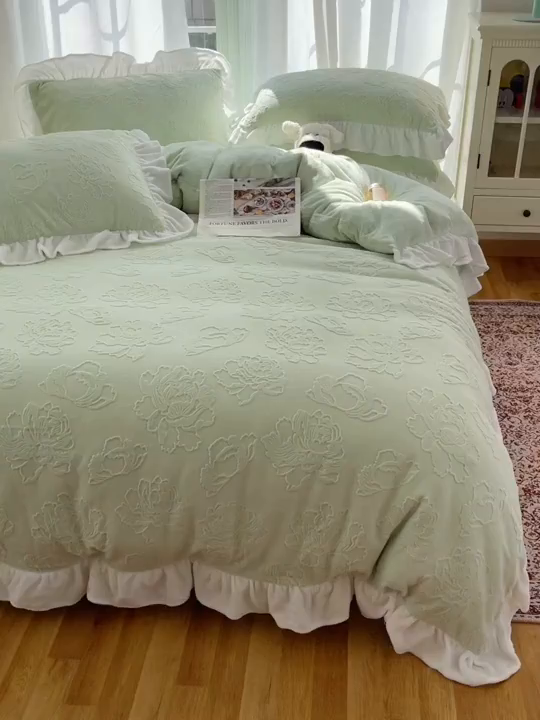 91家纺网 家纺一手货源 找家纺 六巷胡同 2025新款韩版知画牡丹A类牛奶绒花边款四件套 知画牡丹-绿