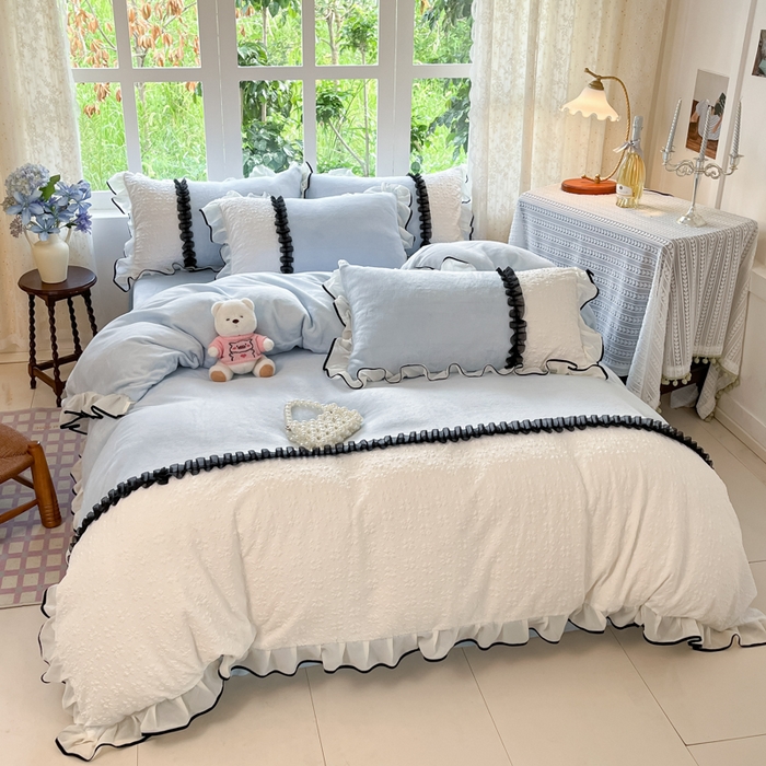 91家纺网 家纺一手货源 找家纺 艺玲家纺 2025新款牛奶绒韩版蕾丝四件套-花香梦境绒 花香梦境绒-天蓝