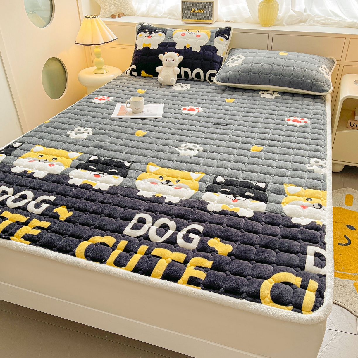 91家纺网 家纺一手货源 找家纺 眠势力 2025新款牛奶绒床垫加绒床褥子秋冬保暖珊瑚绒夹棉床护垫 可爱汪