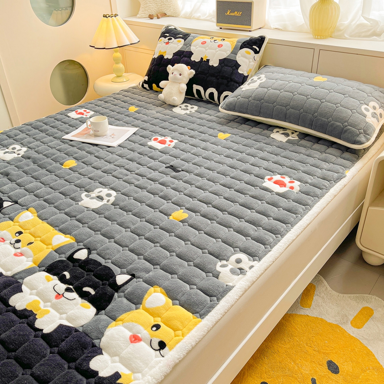 91家纺网 家纺一手货源 找家纺 眠势力 2025新款牛奶绒床垫加绒床褥子秋冬保暖珊瑚绒夹棉床护垫 可爱汪