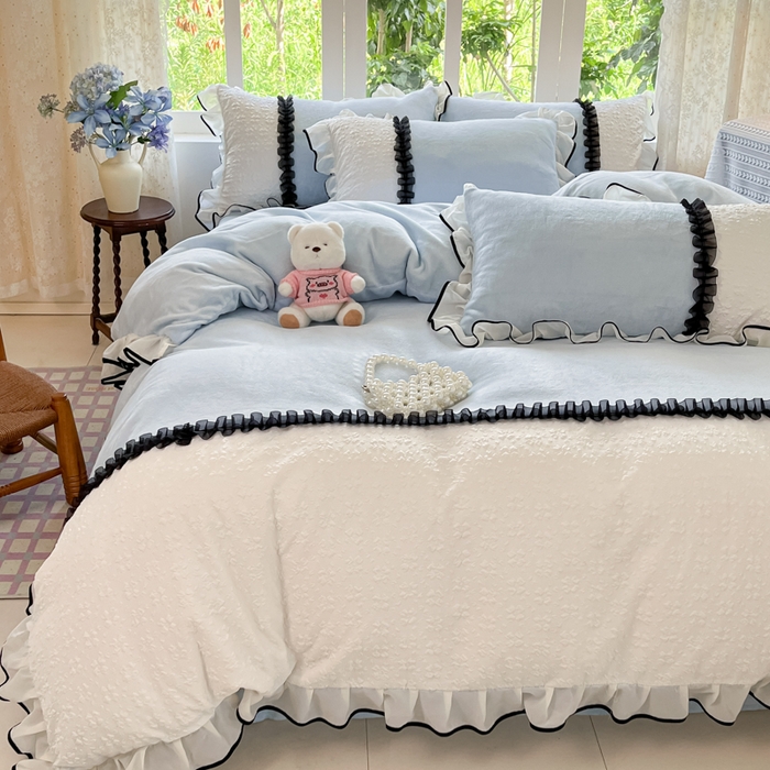 91家纺网 家纺一手货源 找家纺 艺玲家纺 2025新款牛奶绒韩版蕾丝四件套-花香梦境绒 花香梦境绒-天蓝