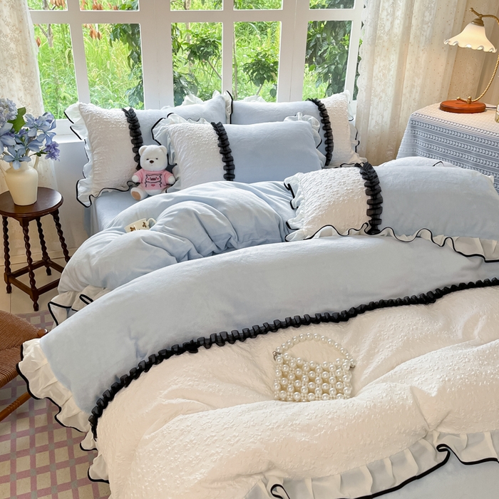 91家纺网 家纺一手货源 找家纺 艺玲家纺 2025新款牛奶绒韩版蕾丝四件套-花香梦境绒 花香梦境绒-天蓝