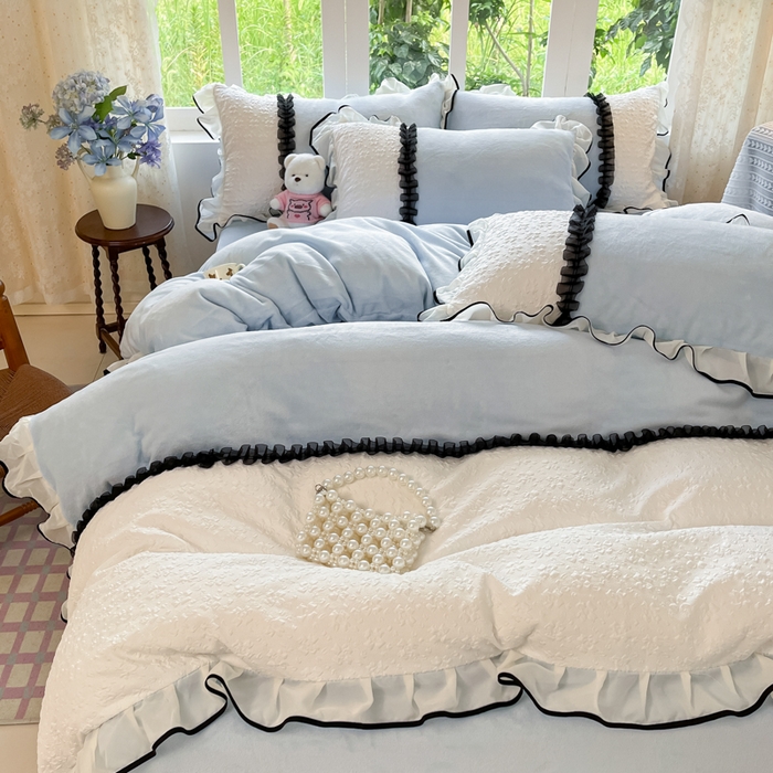 91家纺网 家纺一手货源 找家纺 艺玲家纺 2025新款牛奶绒韩版蕾丝四件套-花香梦境绒 花香梦境绒-天蓝