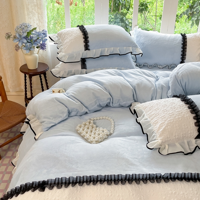 91家纺网 家纺一手货源 找家纺 艺玲家纺 2025新款牛奶绒韩版蕾丝四件套-花香梦境绒 花香梦境绒-天蓝