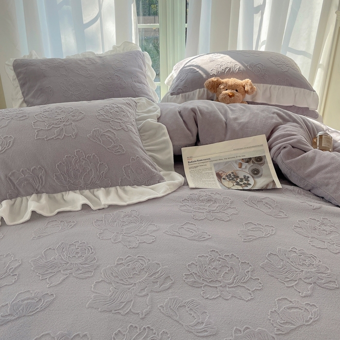 91家纺网 家纺一手货源 找家纺 六巷胡同 2025新款韩版知画牡丹A类牛奶绒花边款四件套 知画牡丹-紫