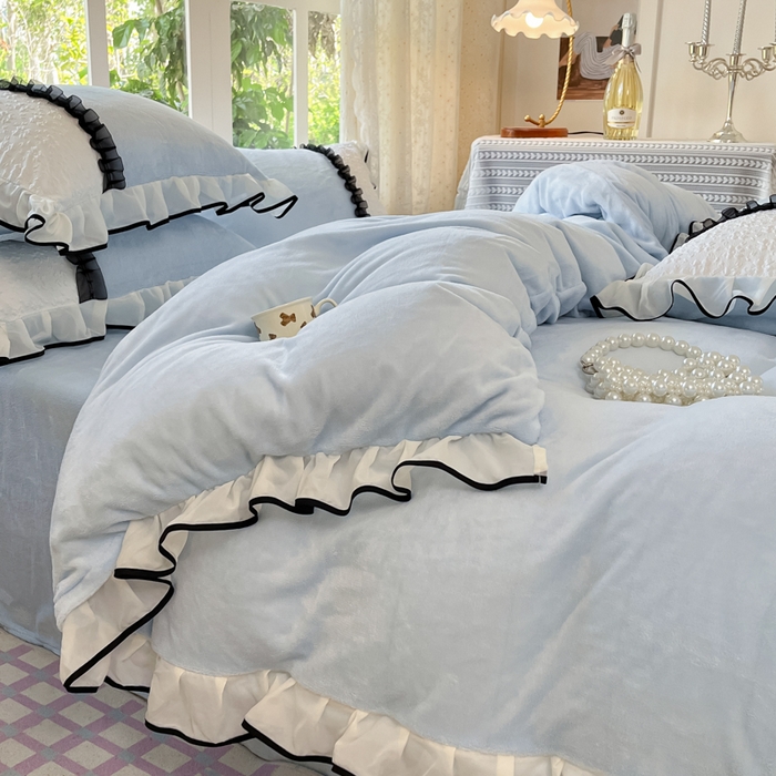 91家纺网 家纺一手货源 找家纺 艺玲家纺 2025新款牛奶绒韩版蕾丝四件套-花香梦境绒 花香梦境绒-天蓝