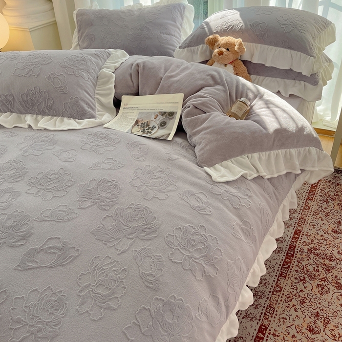 91家纺网 家纺一手货源 找家纺 六巷胡同 2025新款韩版知画牡丹A类牛奶绒花边款四件套 知画牡丹-紫