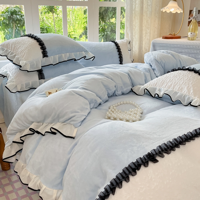 91家纺网 家纺一手货源 找家纺 艺玲家纺 2025新款牛奶绒韩版蕾丝四件套-花香梦境绒 花香梦境绒-天蓝