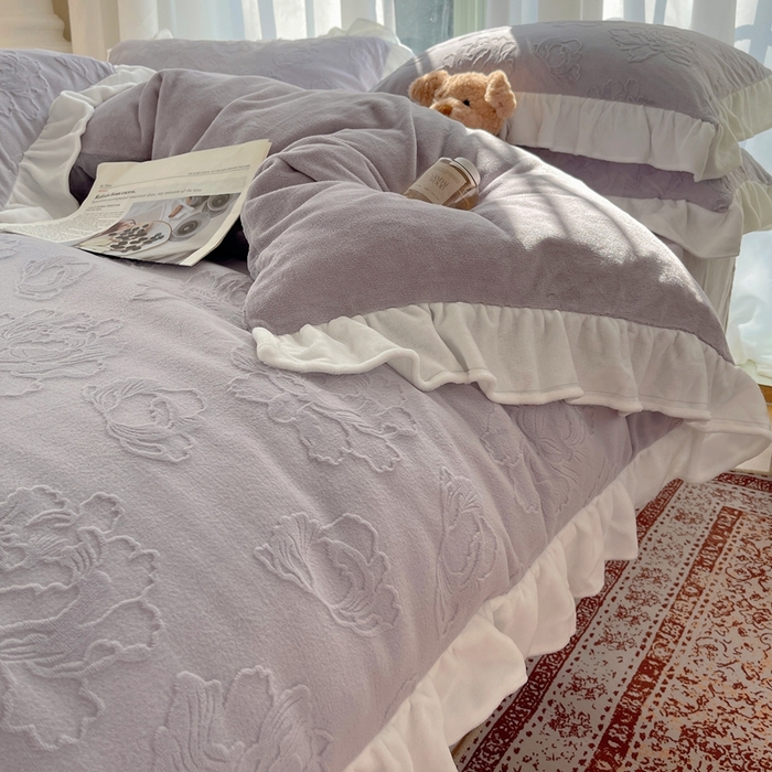 91家纺网 家纺一手货源 找家纺 六巷胡同 2025新款韩版知画牡丹A类牛奶绒花边款四件套 知画牡丹-紫