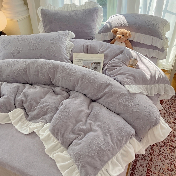 91家纺网 家纺一手货源 找家纺 六巷胡同 2025新款韩版知画牡丹A类牛奶绒花边款四件套 知画牡丹-紫