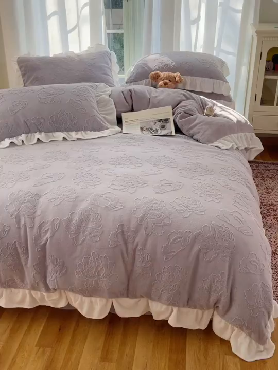 91家纺网 家纺一手货源 找家纺 六巷胡同 2025新款韩版知画牡丹A类牛奶绒花边款四件套 知画牡丹-紫