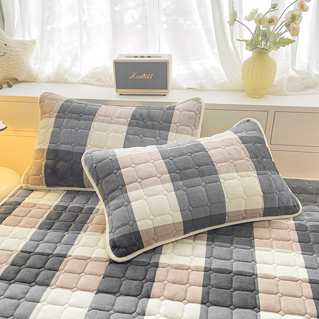 91家纺网 家纺一手货源 找家纺 眠势力 2025新款牛奶绒床垫加绒床褥子秋冬保暖珊瑚绒夹棉床护垫 兰大格