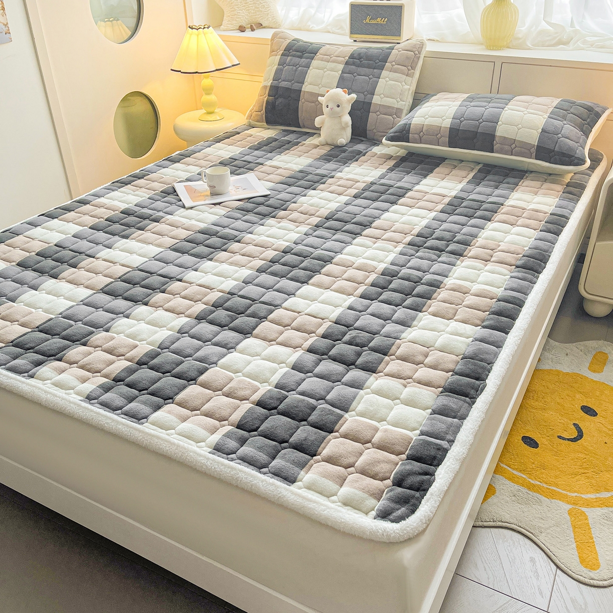 91家纺网 家纺一手货源 找家纺 眠势力 2025新款牛奶绒床垫加绒床褥子秋冬保暖珊瑚绒夹棉床护垫 兰大格