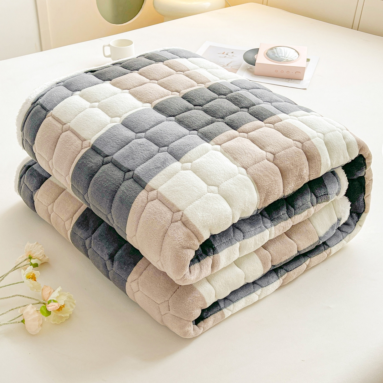 91家纺网 家纺一手货源 找家纺 眠势力 2025新款牛奶绒床垫加绒床褥子秋冬保暖珊瑚绒夹棉床护垫 兰大格