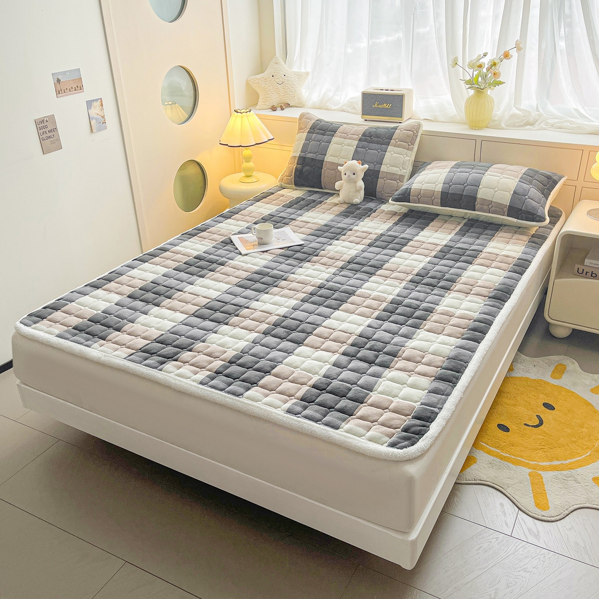 91家纺网 家纺一手货源 找家纺 眠势力 2025新款牛奶绒床垫加绒床褥子秋冬保暖珊瑚绒夹棉床护垫 兰大格