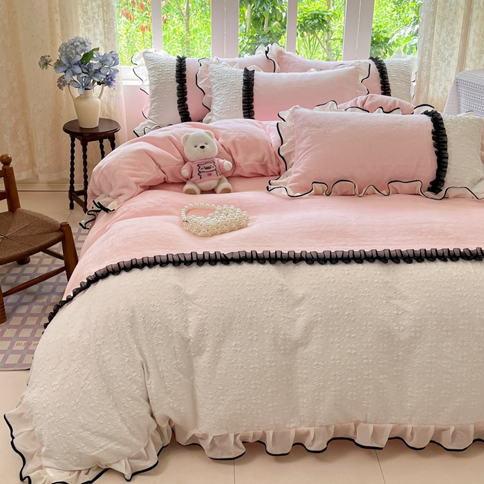 91家纺网 家纺一手货源 找家纺 艺玲家纺 2025新款牛奶绒韩版蕾丝四件套-花香梦境绒 花香梦境绒-玉色