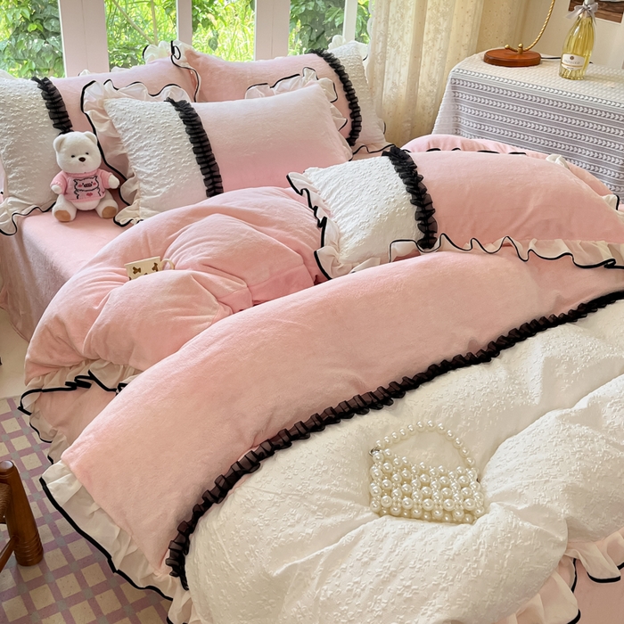 91家纺网 家纺一手货源 找家纺 艺玲家纺 2025新款牛奶绒韩版蕾丝四件套-花香梦境绒 花香梦境绒-玉色