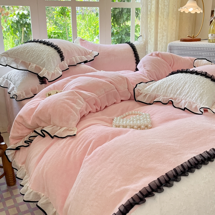 91家纺网 家纺一手货源 找家纺 艺玲家纺 2025新款牛奶绒韩版蕾丝四件套-花香梦境绒 花香梦境绒-玉色