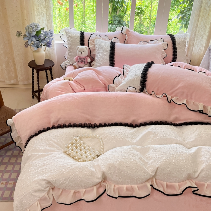 91家纺网 家纺一手货源 找家纺 艺玲家纺 2025新款牛奶绒韩版蕾丝四件套-花香梦境绒 花香梦境绒-玉色