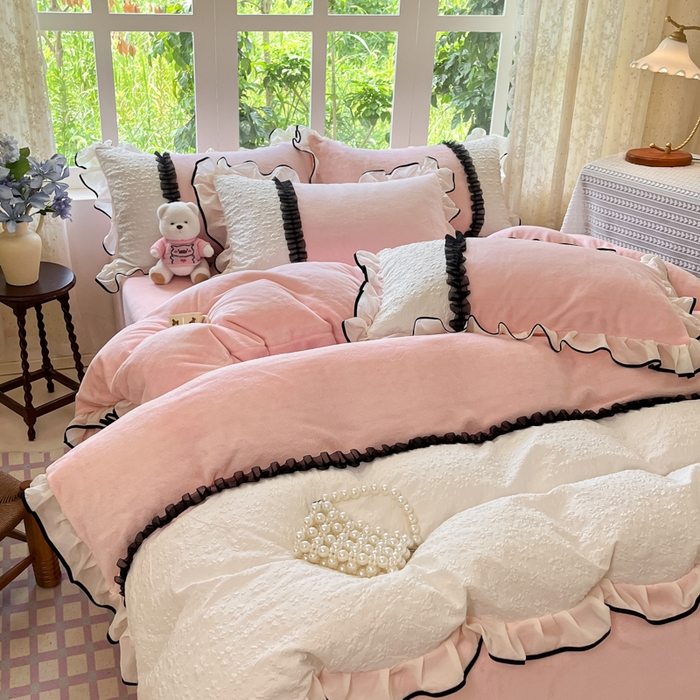 91家纺网 家纺一手货源 找家纺 艺玲家纺 2025新款牛奶绒韩版蕾丝四件套-花香梦境绒 花香梦境绒-玉色