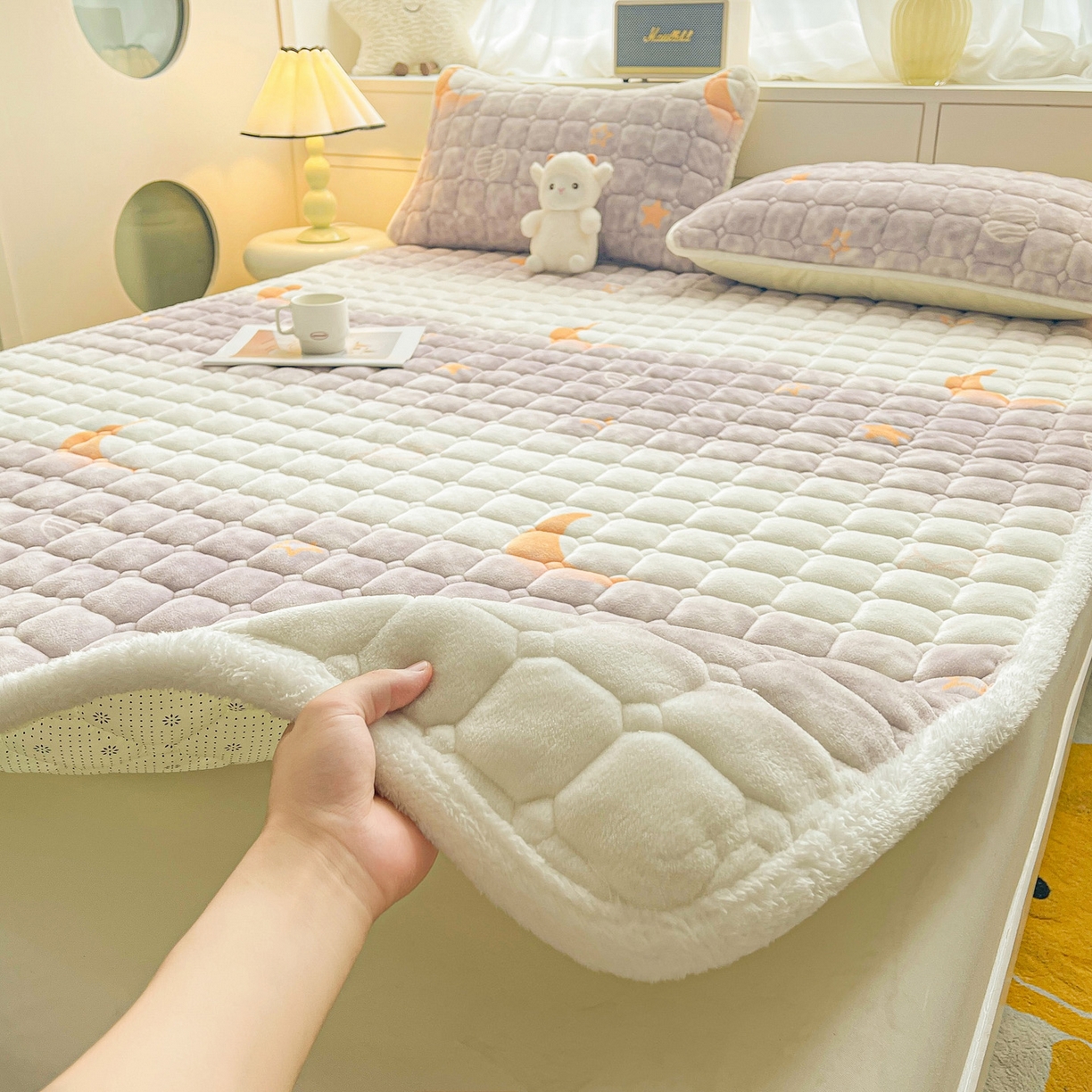 91家纺网 家纺一手货源 找家纺 眠势力 2025新款牛奶绒床垫加绒床褥子秋冬保暖珊瑚绒夹棉床护垫 梦幻星空