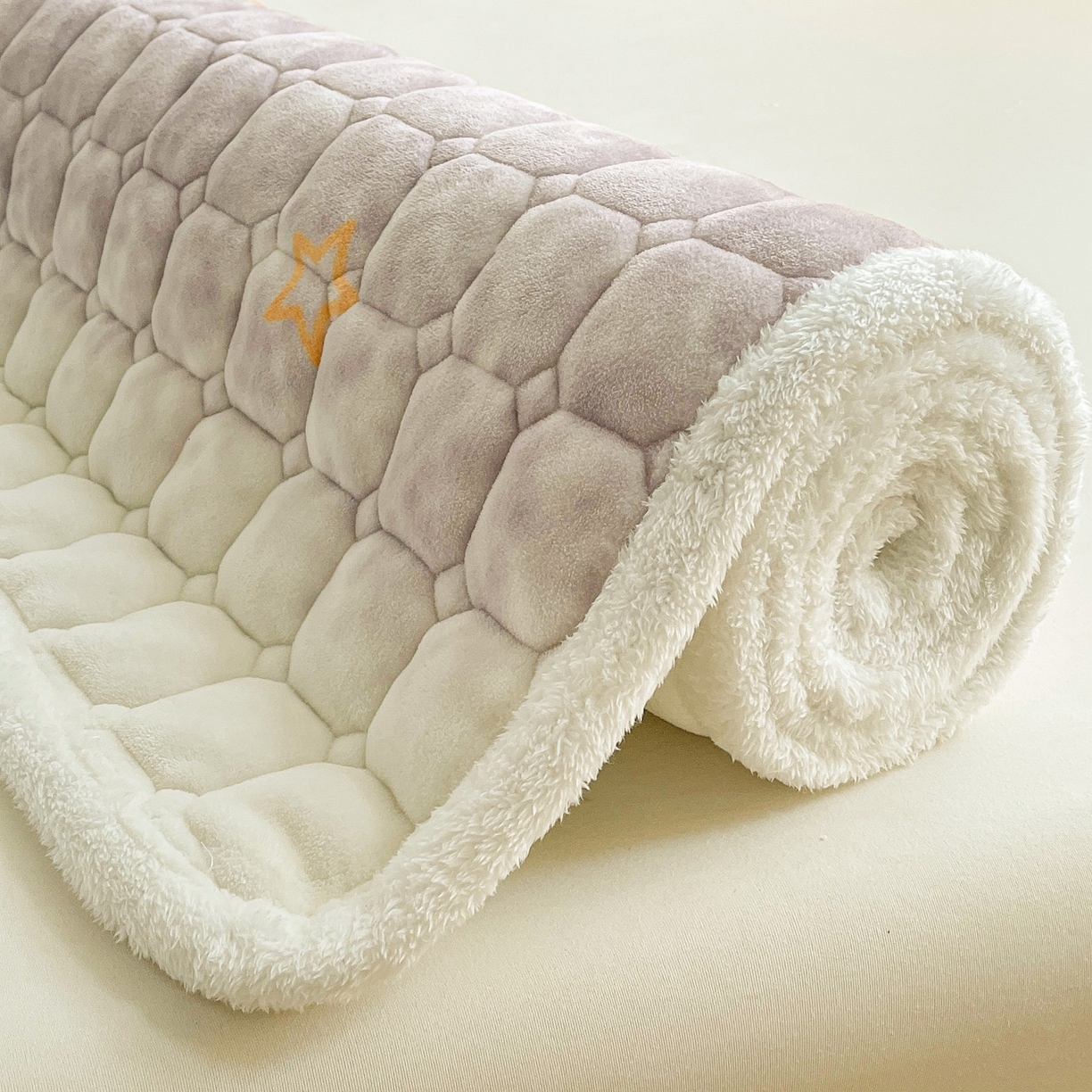 91家纺网 家纺一手货源 找家纺 眠势力 2025新款牛奶绒床垫加绒床褥子秋冬保暖珊瑚绒夹棉床护垫 梦幻星空