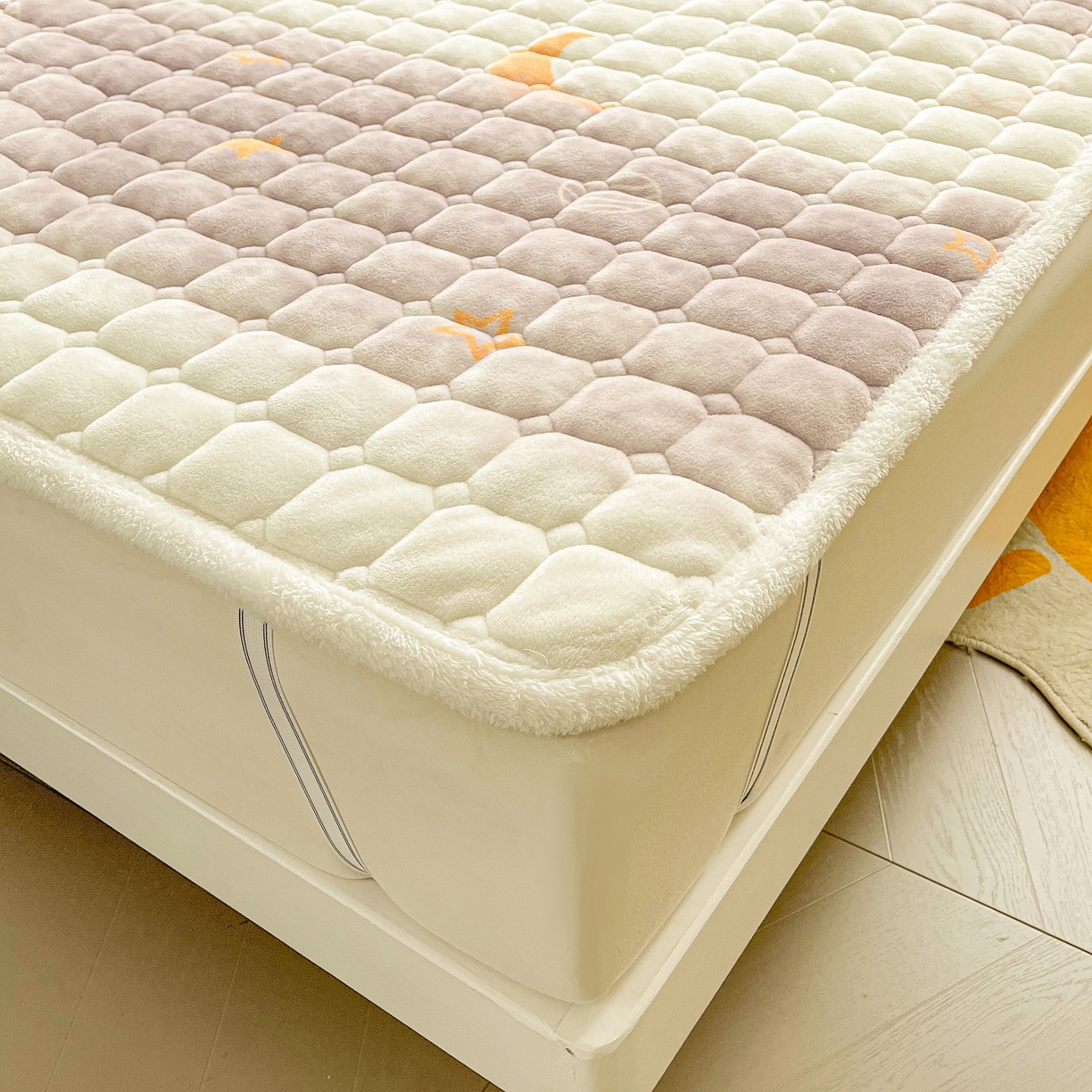 91家纺网 家纺一手货源 找家纺 眠势力 2025新款牛奶绒床垫加绒床褥子秋冬保暖珊瑚绒夹棉床护垫 梦幻星空