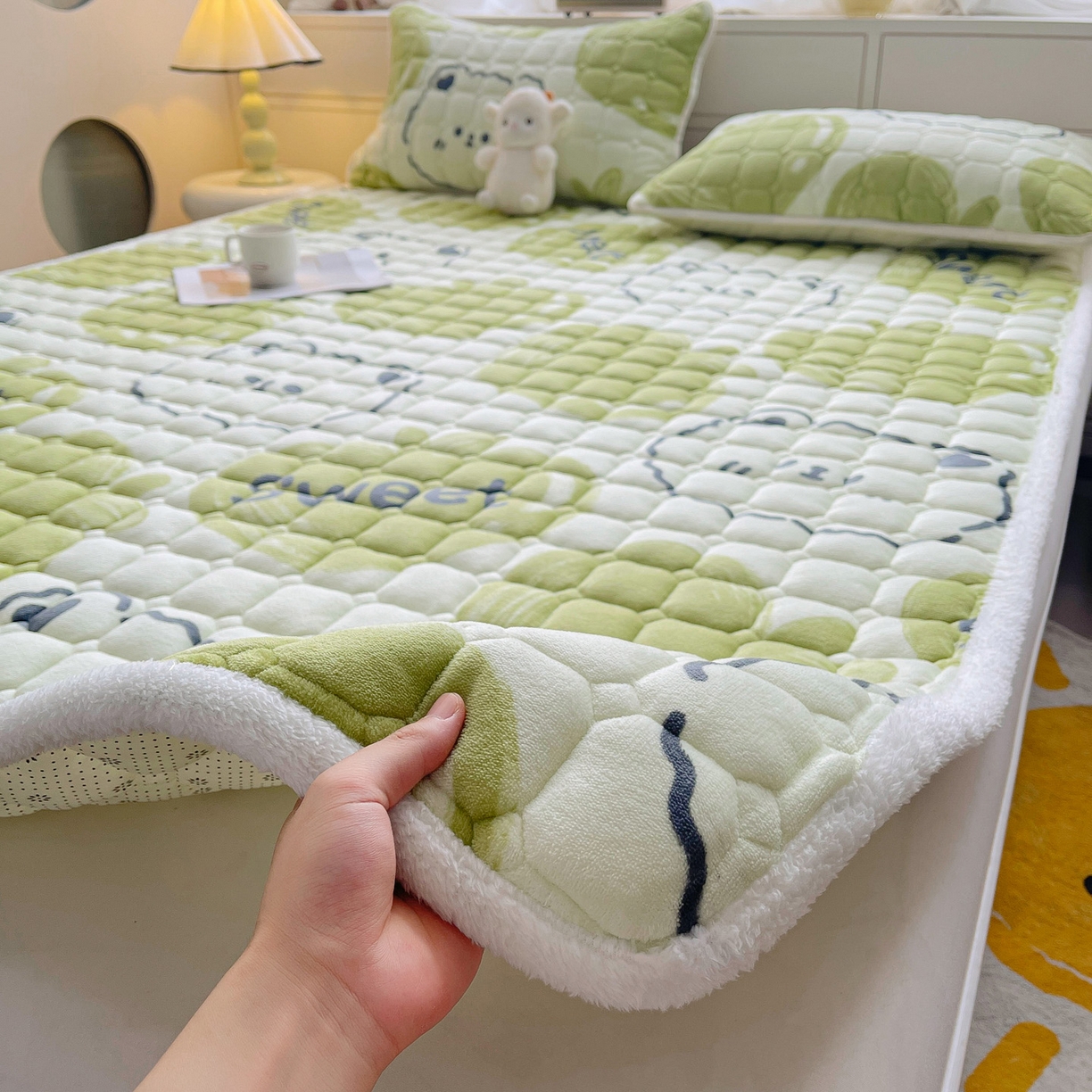 91家纺网 家纺一手货源 找家纺 眠势力 2025新款牛奶绒床垫加绒床褥子秋冬保暖珊瑚绒夹棉床护垫 泡泡熊