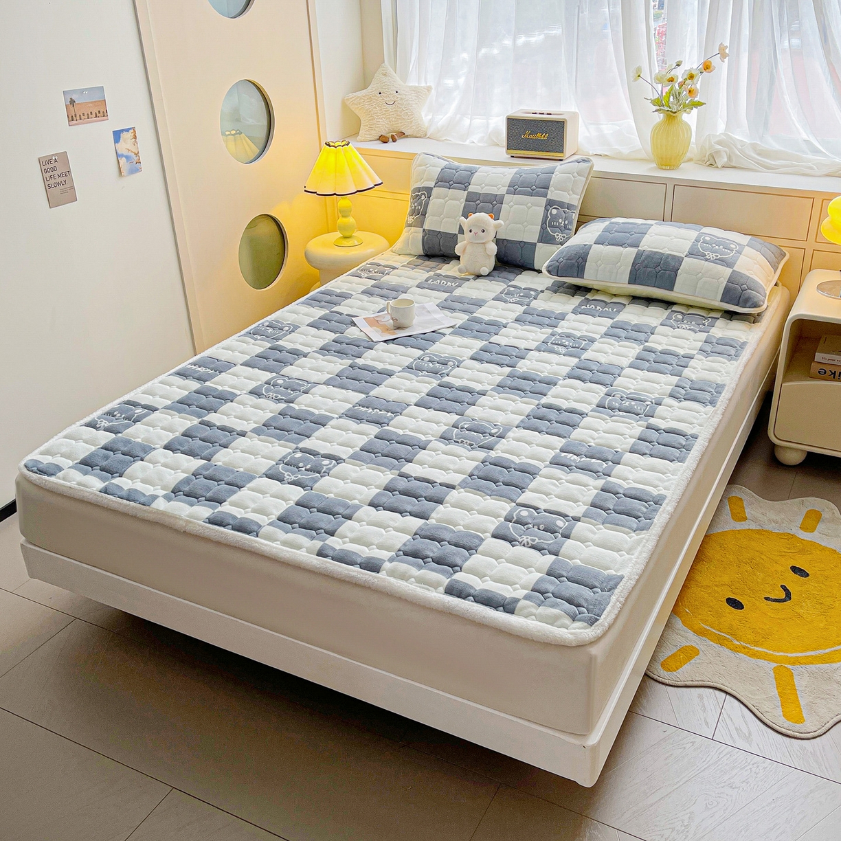 91家纺网 家纺一手货源 找家纺 眠势力 2025新款牛奶绒床垫加绒床褥子秋冬保暖珊瑚绒夹棉床护垫 棋盘格