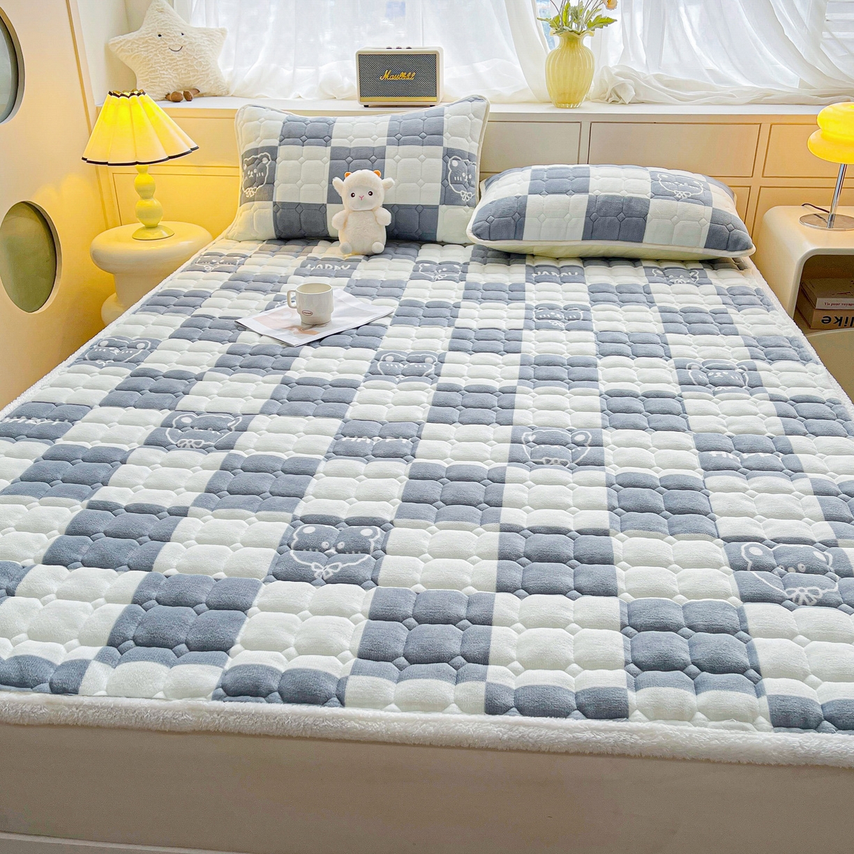 91家纺网 家纺一手货源 找家纺 眠势力 2025新款牛奶绒床垫加绒床褥子秋冬保暖珊瑚绒夹棉床护垫 棋盘格