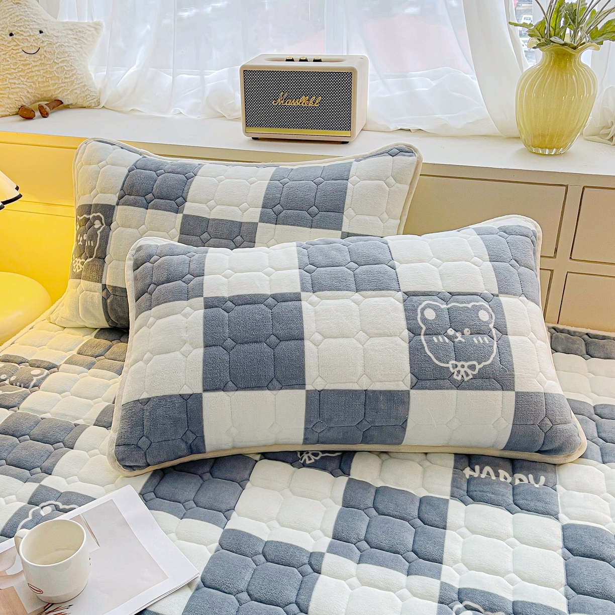 91家纺网 家纺一手货源 找家纺 眠势力 2025新款牛奶绒床垫加绒床褥子秋冬保暖珊瑚绒夹棉床护垫 棋盘格