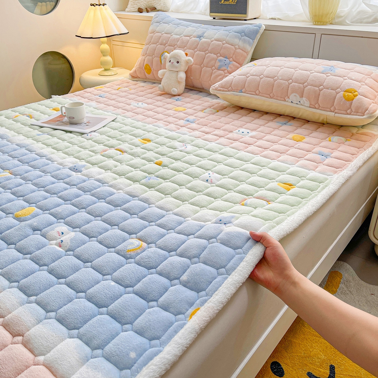 91家纺网 家纺一手货源 找家纺 眠势力 2025新款牛奶绒床垫加绒床褥子秋冬保暖珊瑚绒夹棉床护垫 晴天