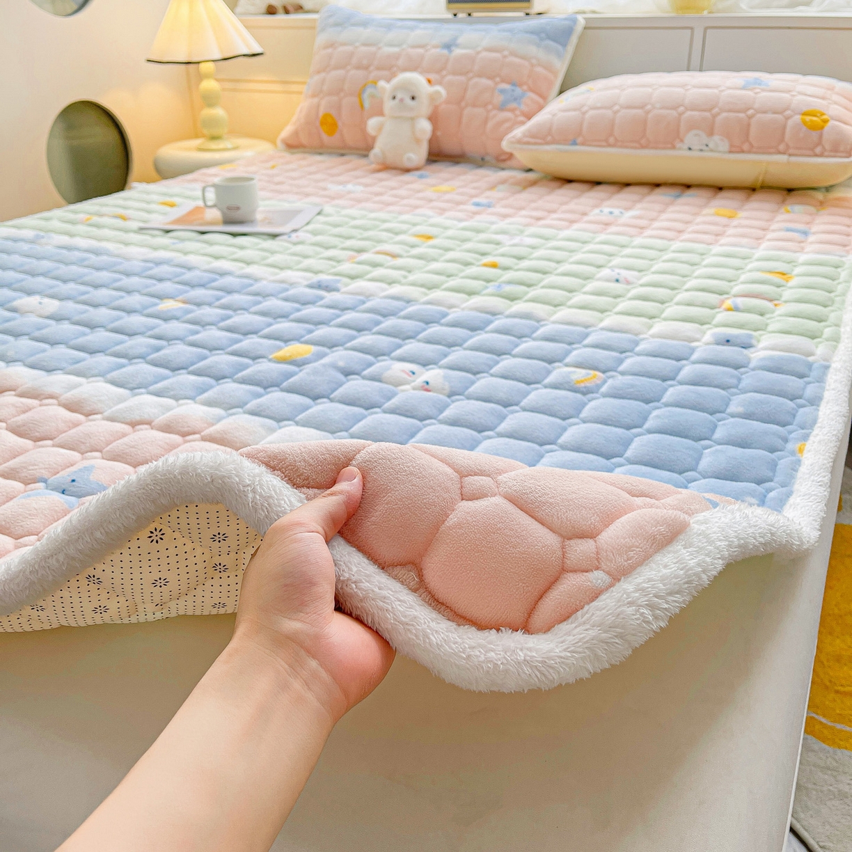 91家纺网 家纺一手货源 找家纺 眠势力 2025新款牛奶绒床垫加绒床褥子秋冬保暖珊瑚绒夹棉床护垫 晴天