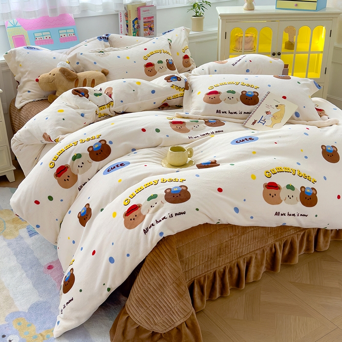 赫梵茜 2025新款亲肤舒适爆款•牛奶绒花边床盖款四件套 复古小熊