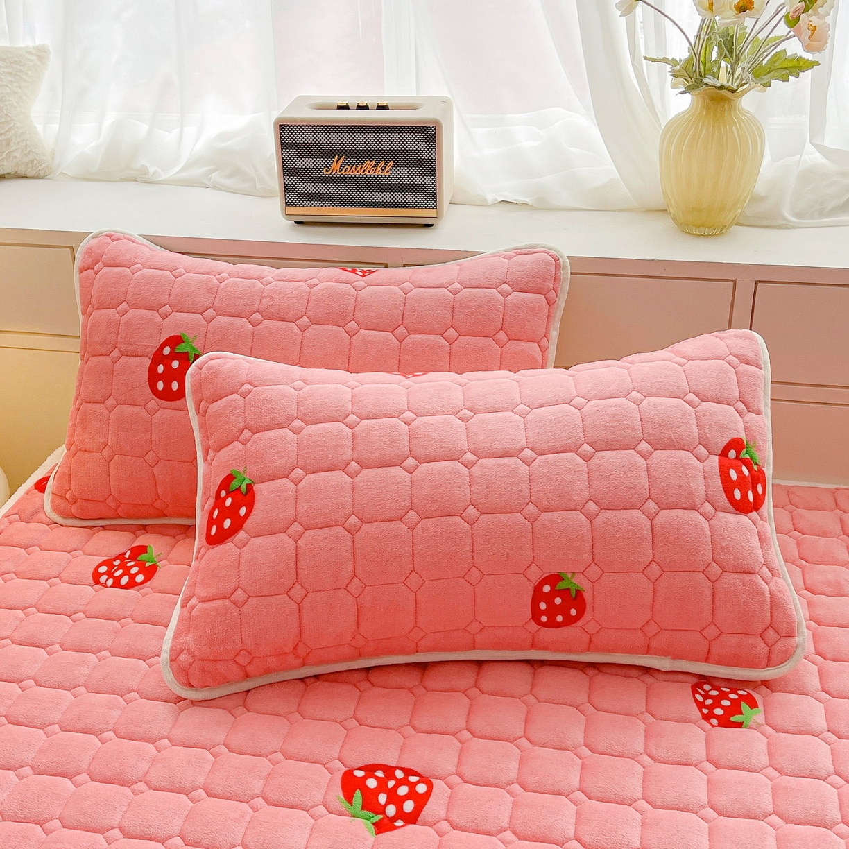 91家纺网 家纺一手货源 找家纺 眠势力 2025新款牛奶绒床垫加绒床褥子秋冬保暖珊瑚绒夹棉床护垫 甜心草莓