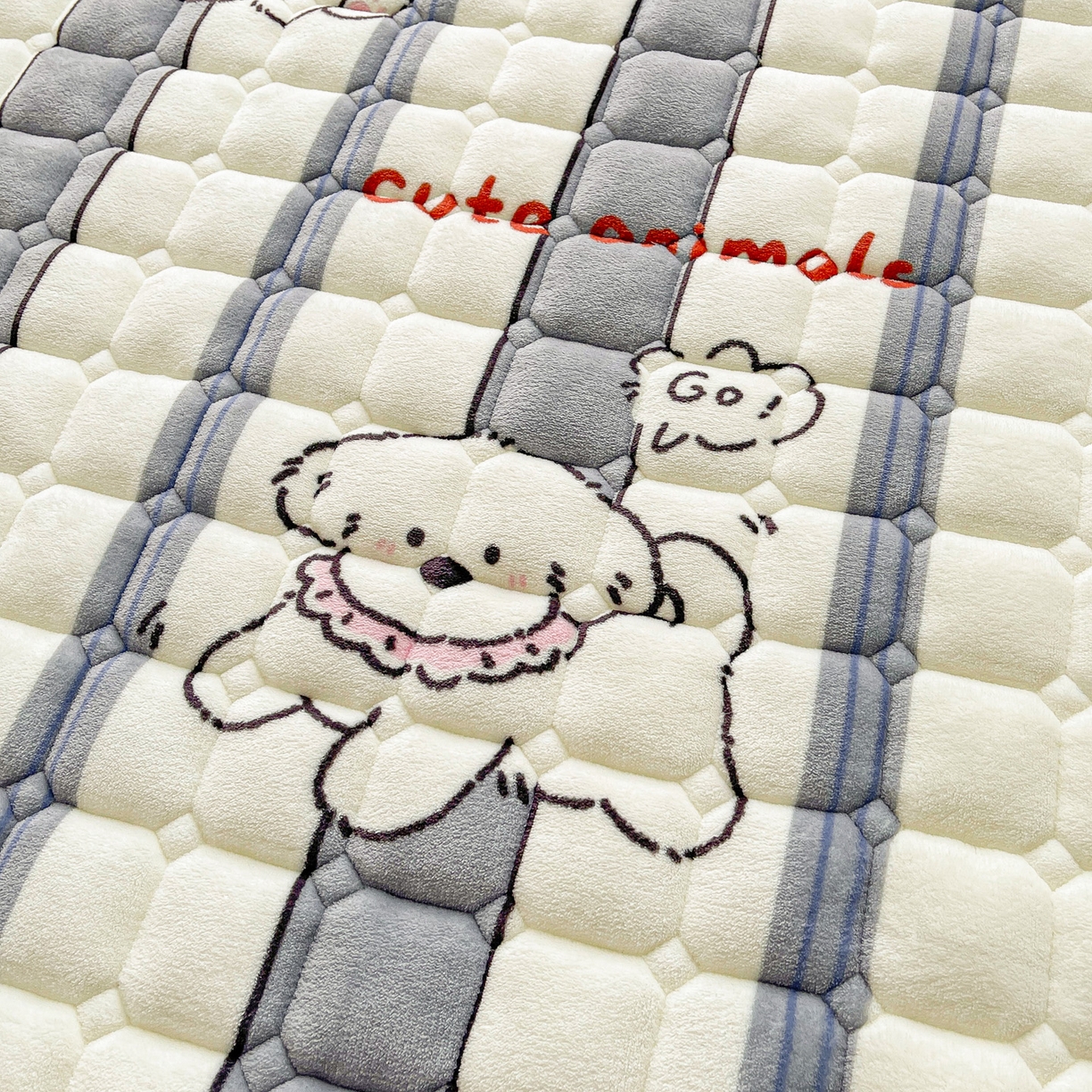 91家纺网 家纺一手货源 找家纺 眠势力 2025新款牛奶绒床垫加绒床褥子秋冬保暖珊瑚绒夹棉床护垫 条纹小狗