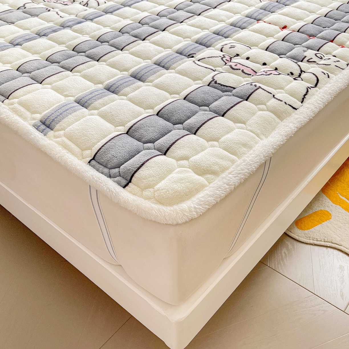 91家纺网 家纺一手货源 找家纺 眠势力 2025新款牛奶绒床垫加绒床褥子秋冬保暖珊瑚绒夹棉床护垫 条纹小狗