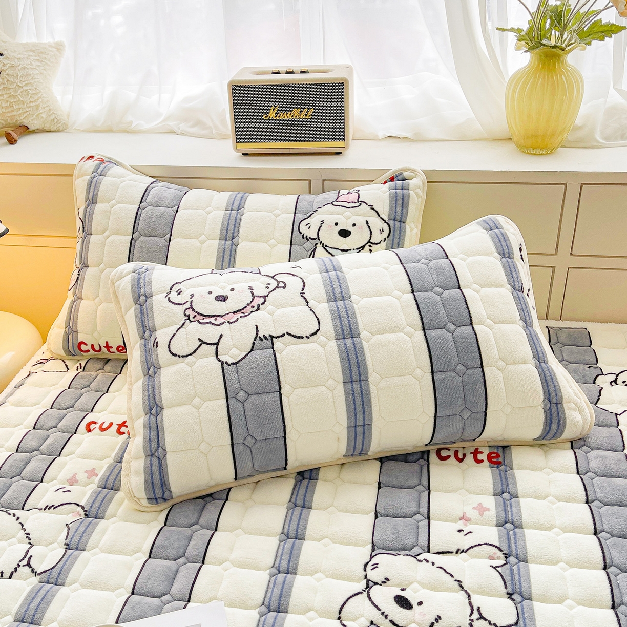 91家纺网 家纺一手货源 找家纺 眠势力 2025新款牛奶绒床垫加绒床褥子秋冬保暖珊瑚绒夹棉床护垫 条纹小狗