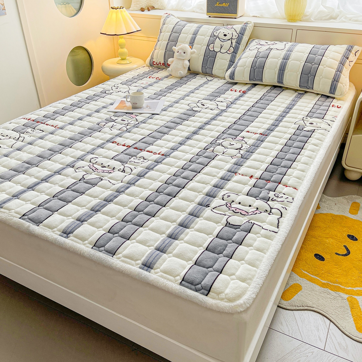 91家纺网 家纺一手货源 找家纺 眠势力 2025新款牛奶绒床垫加绒床褥子秋冬保暖珊瑚绒夹棉床护垫 条纹小狗