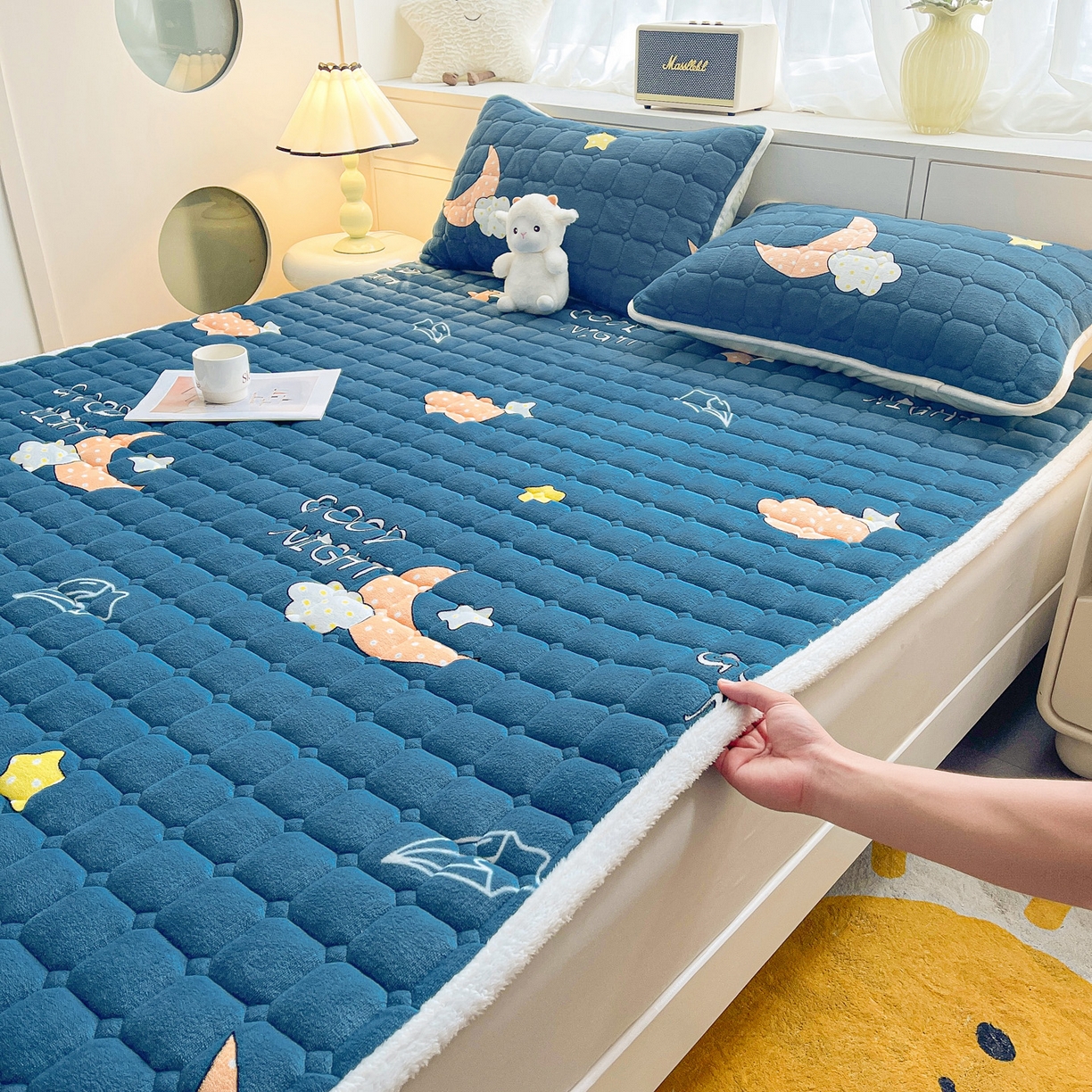 91家纺网 家纺一手货源 找家纺 眠势力 2025新款牛奶绒床垫加绒床褥子秋冬保暖珊瑚绒夹棉床护垫 晚安