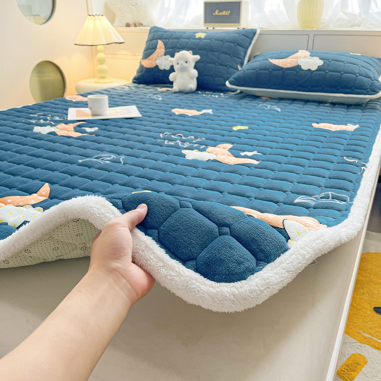 91家纺网 家纺一手货源 找家纺 眠势力 2025新款牛奶绒床垫加绒床褥子秋冬保暖珊瑚绒夹棉床护垫 晚安