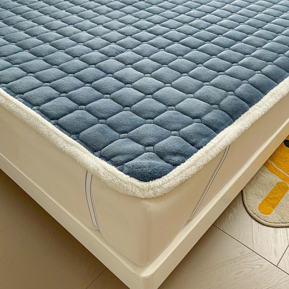 91家纺网 家纺一手货源 找家纺 眠势力 2025新款牛奶绒床垫加绒床褥子秋冬保暖珊瑚绒夹棉床护垫 新黛蓝