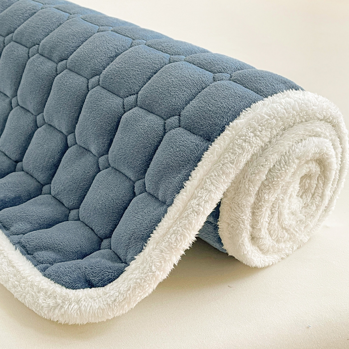 91家纺网 家纺一手货源 找家纺 眠势力 2025新款牛奶绒床垫加绒床褥子秋冬保暖珊瑚绒夹棉床护垫 新黛蓝